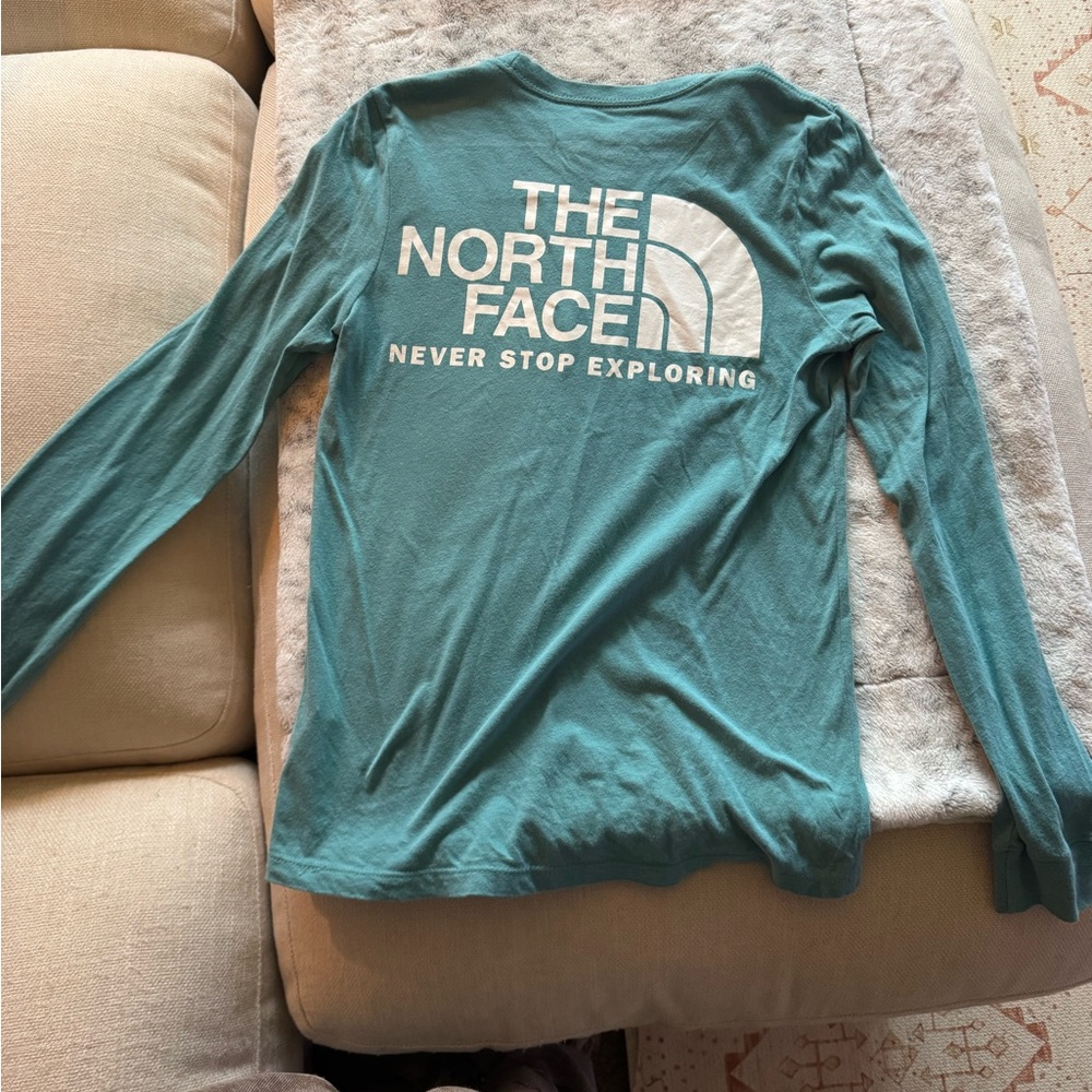 🩵 The North Face Long Sleeve Tee